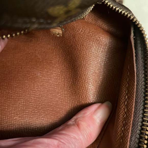 Louis Vuitton Crossbody Bag - Picture 6 of 16